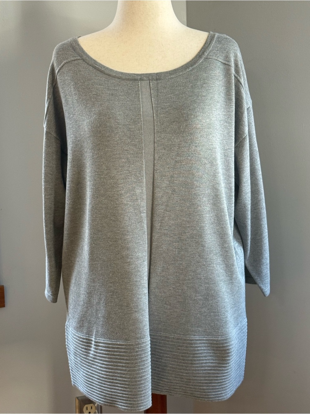Women's Relaxed Crewneck Sweater in Gray